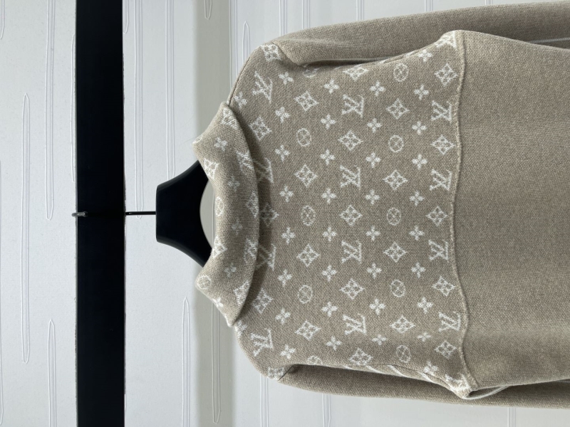 l0vis Vvtt0n sweaters